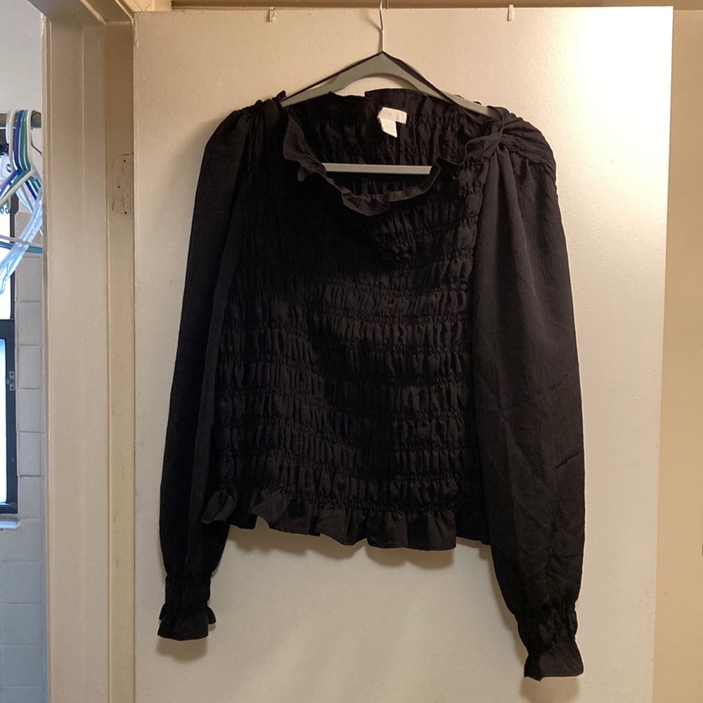 H&M Ruched Blouse in Black. Size XXL.